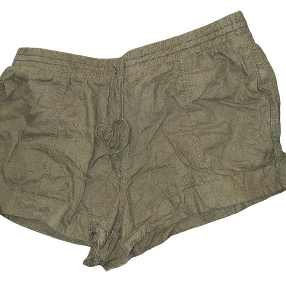Universal Threads Olive Green Shorts NWT - Picture 1 of 2